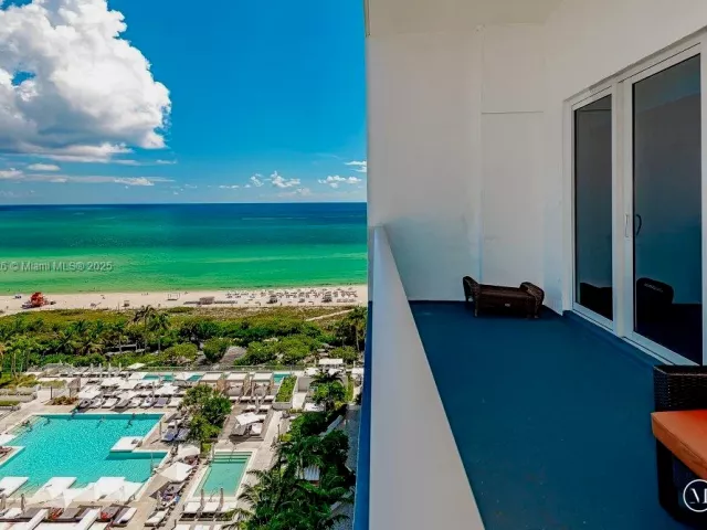 1-bedroom condo for sale in Miami Beach - 2301 Collins Ave 1619 - MondialRealty