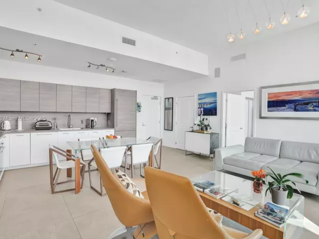 2-bedroom condo for sale in Sunny Isles Beach - 400 Sunny Isles Blvd 116 - MondialRealty