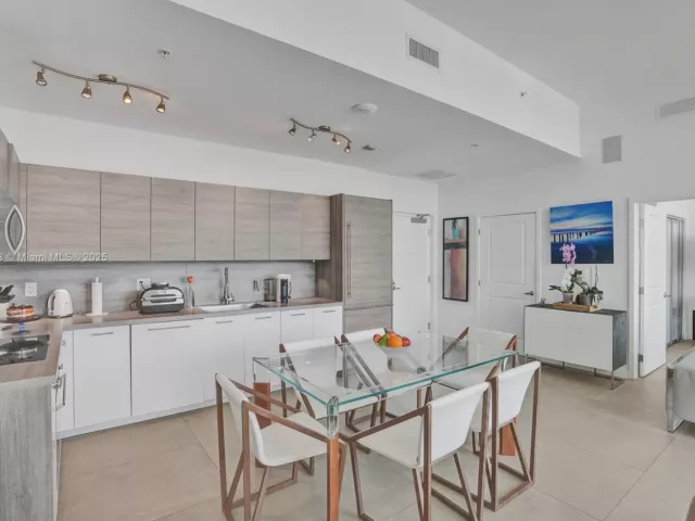 2-bedroom condo for sale in Sunny Isles Beach - 400 Sunny Isles Blvd 116 - MondialRealty