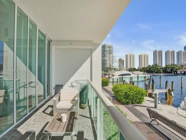 2-bedroom condo for sale in Sunny Isles Beach - 400 Sunny Isles Blvd 116 - MondialRealty