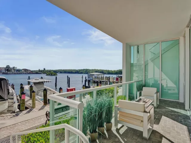 2-bedroom condo for sale in Sunny Isles Beach - 400 Sunny Isles Blvd 116 - MondialRealty