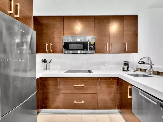 2-bedroom condo for sale in Sunny Isles Beach - 17315 Collins Ave 602 - MondialRealty