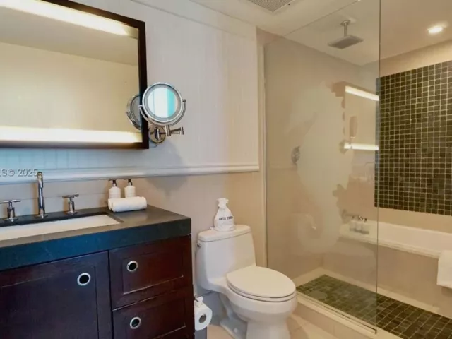 2-bedroom condo for sale in Sunny Isles Beach - 17315 Collins Ave 602 - MondialRealty