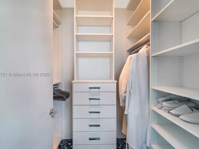 4-bedroom condo for sale in Surfside - 9349 Collins Ave 205 - MondialRealty