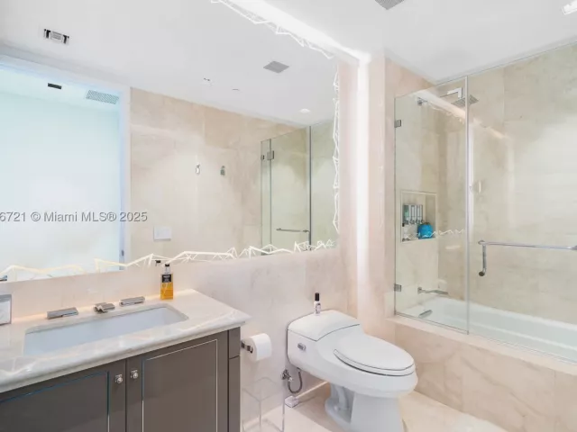 4-bedroom condo for sale in Surfside - 9349 Collins Ave 205 - MondialRealty