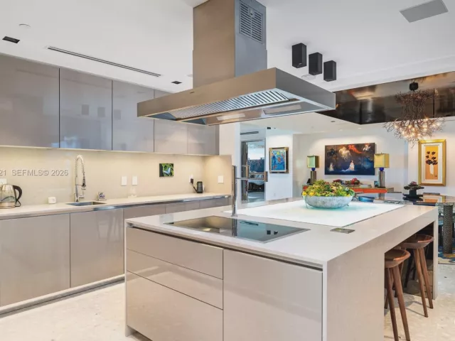 4-bedroom condo for sale in Surfside - 9349 Collins Ave 205 - MondialRealty