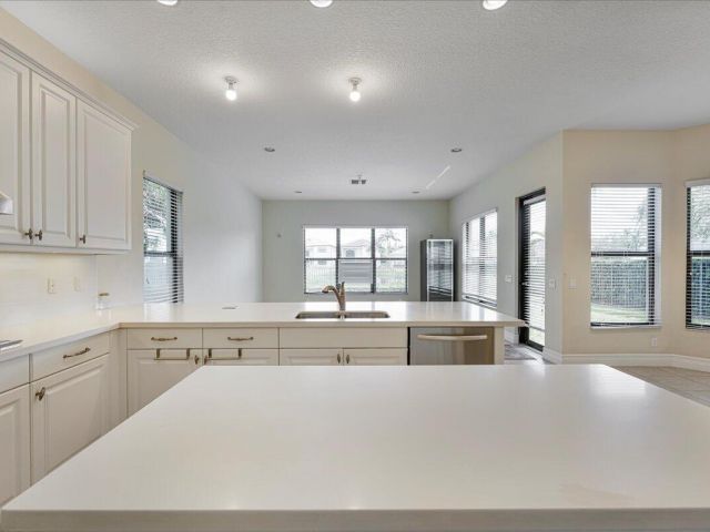 Home for rent at 16794 Bridge Crossing Circle - photo 6739017