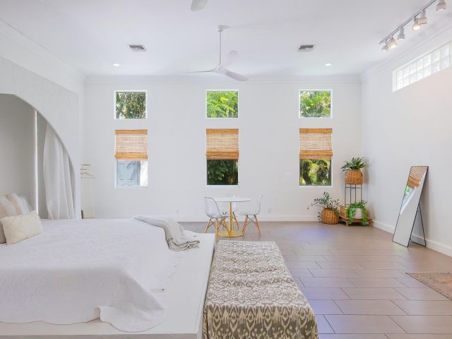 Home for rent at 717 Forest Hill Boulevard - photo 6733636