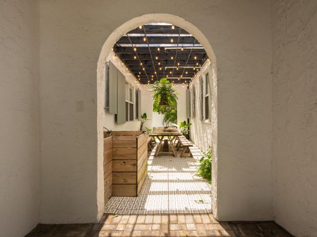 Home for rent at 717 Forest Hill Boulevard - photo 6733637