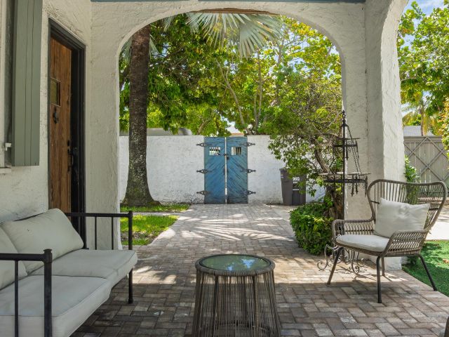 Home for rent at 717 Forest Hill Boulevard - photo 6733641