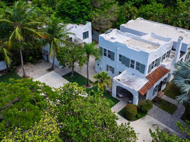 Home for rent at 717 Forest Hill Boulevard - photo 6733642