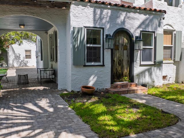 Home for rent at 717 Forest Hill Boulevard - photo 6733643