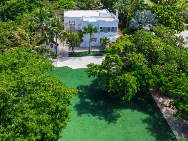 Home for rent at 717 Forest Hill Boulevard - photo 6733644