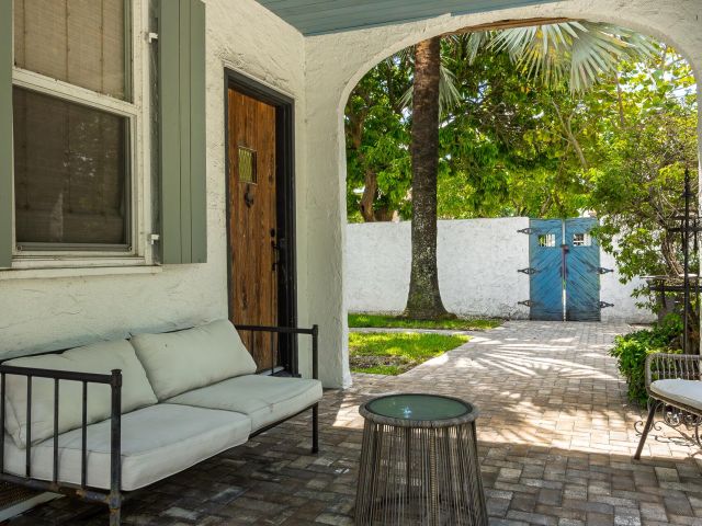 Home for rent at 717 Forest Hill Boulevard - photo 6733645