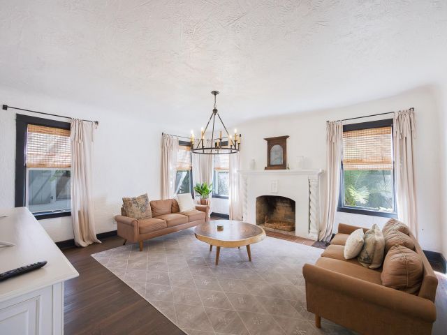 Home for rent at 717 Forest Hill Boulevard - photo 6733647