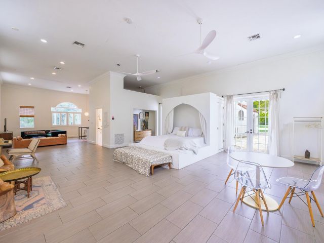 Home for rent at 717 Forest Hill Boulevard - photo 6733648