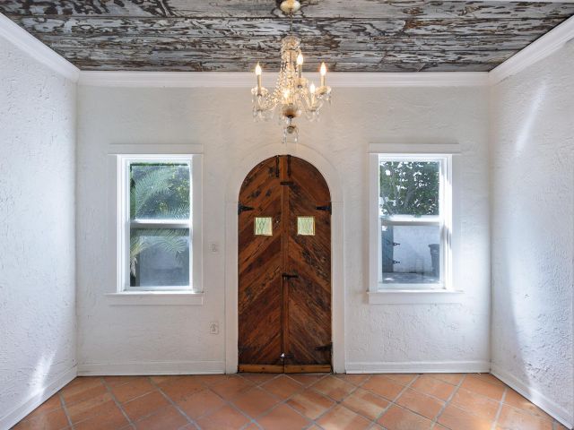 Home for rent at 717 Forest Hill Boulevard - photo 6733650