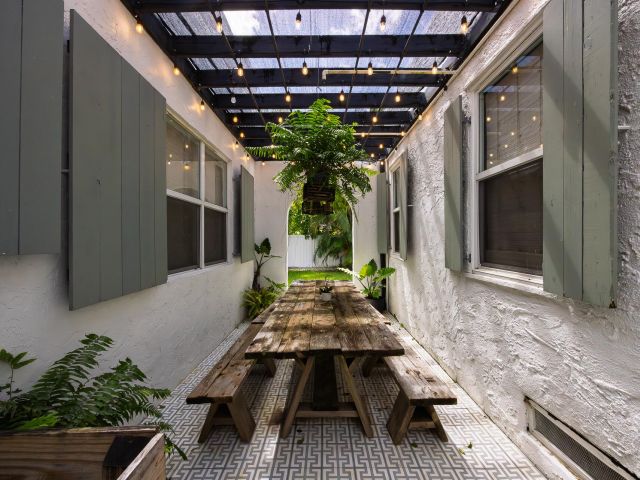 Home for rent at 717 Forest Hill Boulevard - photo 6733651