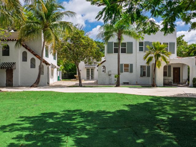 Home for rent at 717 Forest Hill Boulevard - photo 6733653