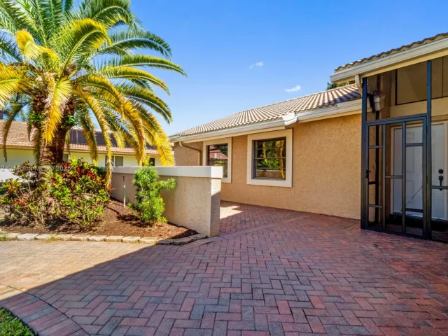 3-bedroom home for rent in Boca Raton - 21344 S Escondido Way S - MondialRealty