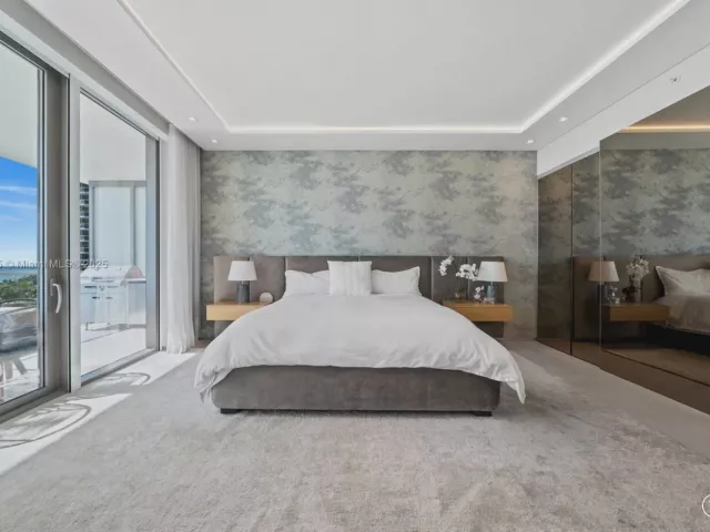 3-bedroom condo for sale in Sunny Isles Beach - 18975 Collins Ave 401 - MondialRealty