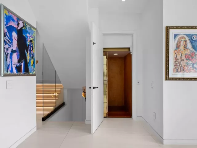 3-bedroom home for sale in Sunny Isles Beach - 16500 Collins Ave TH-8 - MondialRealty