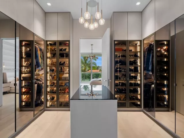 3-bedroom home for sale in Sunny Isles Beach - 16500 Collins Ave TH-8 - MondialRealty