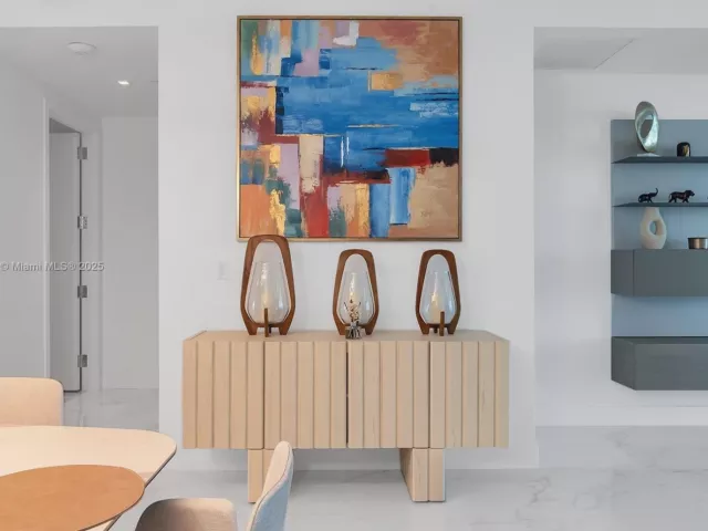 3-bedroom condo for rent in Sunny Isles Beach - 16901 Collins Ave 3203 - MondialRealty