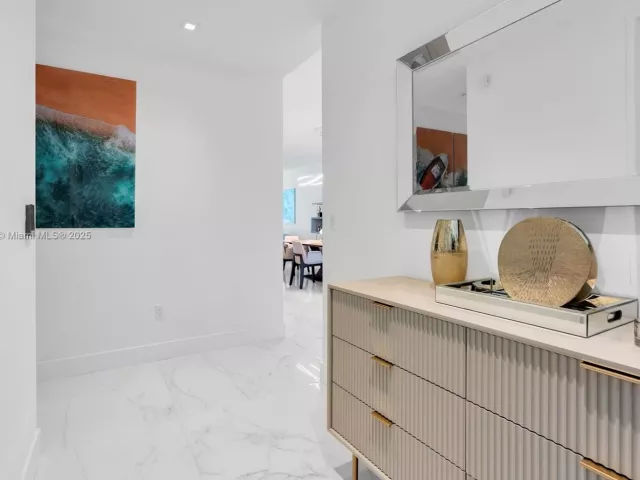 3-bedroom condo for rent in Sunny Isles Beach - 16901 Collins Ave 3203 - MondialRealty