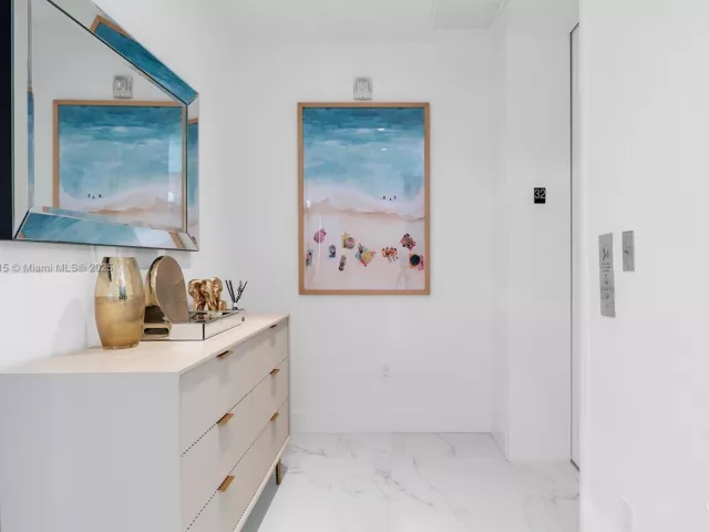 3-bedroom condo for rent in Sunny Isles Beach - 16901 Collins Ave 3203 - MondialRealty