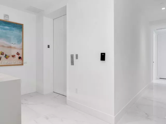 3-bedroom condo for rent in Sunny Isles Beach - 16901 Collins Ave 3203 - MondialRealty