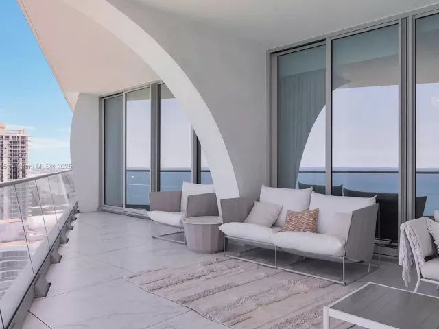 3-bedroom condo for rent in Sunny Isles Beach - 16901 Collins Ave 3203 - MondialRealty