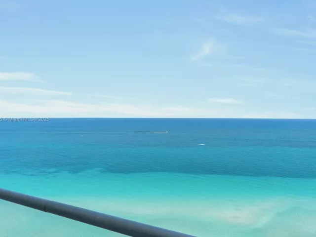 3-bedroom condo for rent in Sunny Isles Beach - 16901 Collins Ave 3203 - MondialRealty