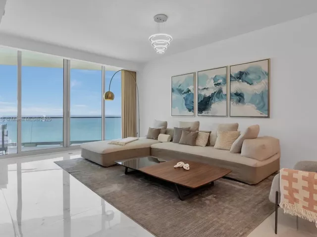 3-bedroom condo for rent in Sunny Isles Beach - 16901 Collins Ave 3203 - MondialRealty