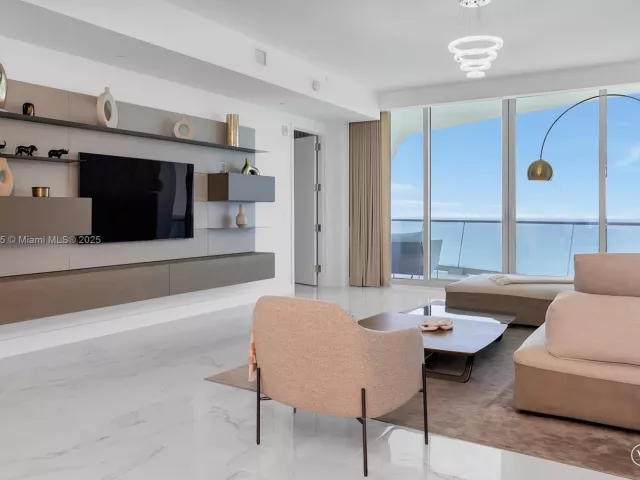 3-bedroom condo for rent in Sunny Isles Beach - 16901 Collins Ave 3203 - MondialRealty