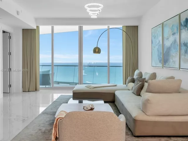 3-bedroom condo for rent in Sunny Isles Beach - 16901 Collins Ave 3203 - MondialRealty