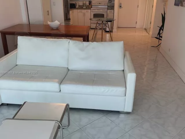 2-bedroom condo for rent in Miami Beach - 2301 COLLINS AV 737 - MondialRealty