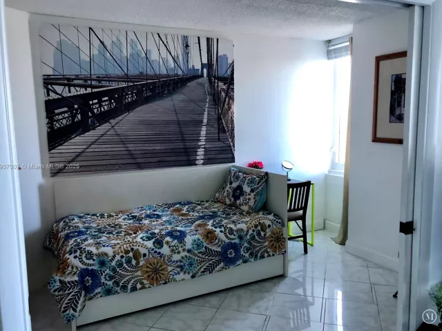2-bedroom condo for rent in Miami Beach - 2301 COLLINS AV 737 - MondialRealty