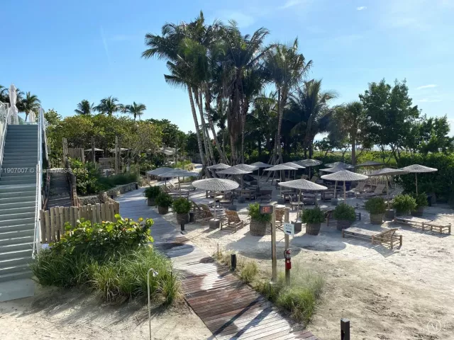 2-bedroom condo for rent in Miami Beach - 2301 COLLINS AV 737 - MondialRealty