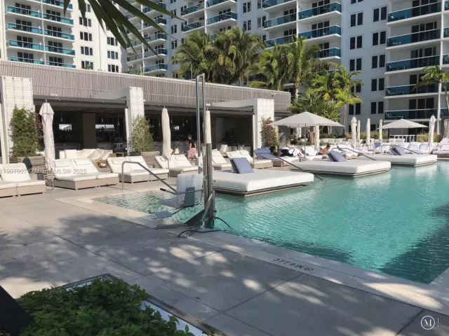 2-bedroom condo for rent in Miami Beach - 2301 COLLINS AV 737 - MondialRealty
