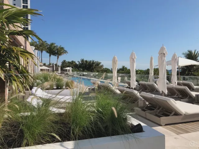 2-bedroom condo for rent in Miami Beach - 2301 COLLINS AV 737 - MondialRealty