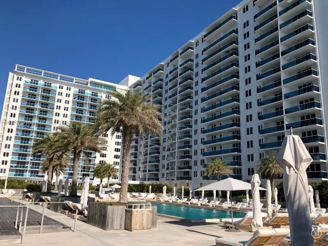 2-bedroom condo for rent in Miami Beach - 2301 COLLINS AV 737 - MondialRealty