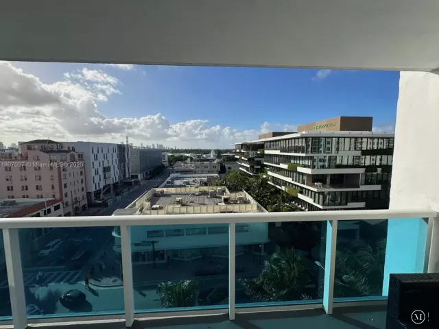 2-bedroom condo for rent in Miami Beach - 2301 COLLINS AV 737 - MondialRealty