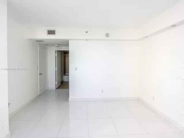 2-bedroom condo for sale in Miami - 325 S Biscayne Blvd 1722 - MondialRealty