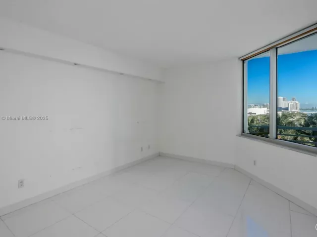 2-bedroom condo for sale in Miami - 325 S Biscayne Blvd 1722 - MondialRealty