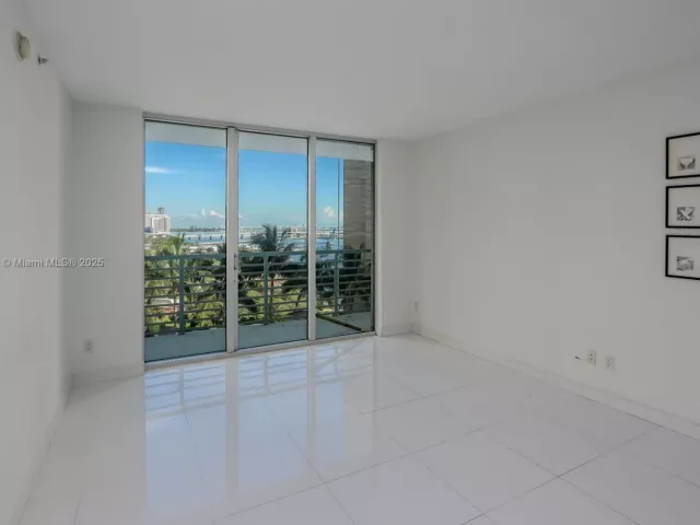 2-bedroom condo for sale in Miami - 325 S Biscayne Blvd 1722 - MondialRealty