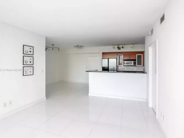 2-bedroom condo for sale in Miami - 325 S Biscayne Blvd 1722 - MondialRealty