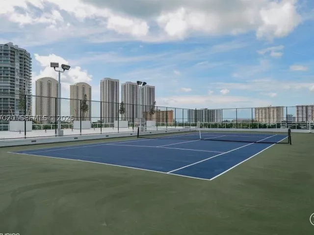 2-bedroom condo for sale in Sunny Isles Beach - 400 Sunny Isles Blvd 906 - MondialRealty