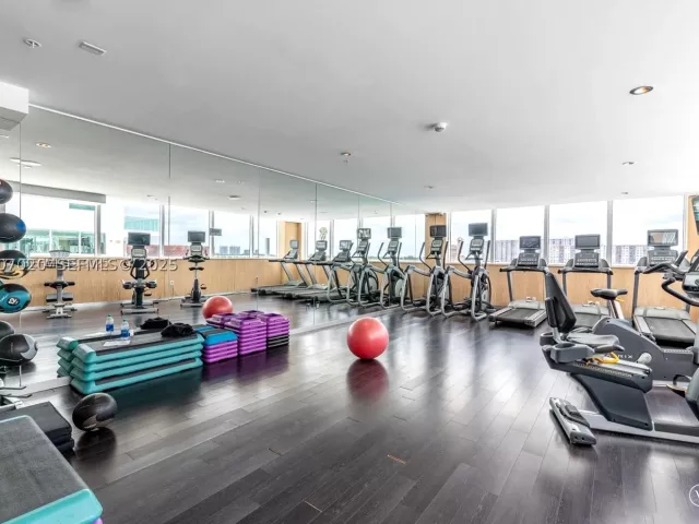 2-bedroom condo for sale in Sunny Isles Beach - 400 Sunny Isles Blvd 906 - MondialRealty