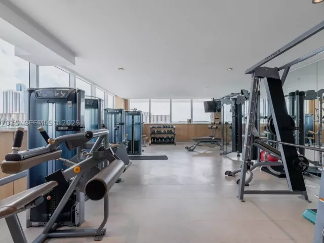 2-bedroom condo for sale in Sunny Isles Beach - 400 Sunny Isles Blvd 906 - MondialRealty